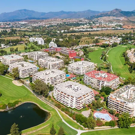 En Con Piscina,golf Y Parking Privado Apartment Marbella
